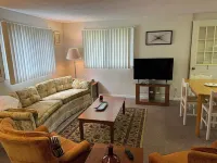 Charming 1-bedroom 1/2 house in soothing St Helen Hideaway with WiFi