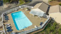 Gorgeous Updated Condo - Incredible view, no stairs from patio to lakefront/dock