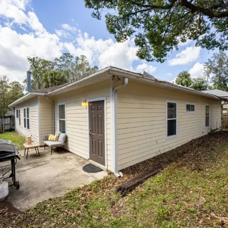 Your UF Getaway: 1 Block from Campus & Stadium - 4 BD Haven