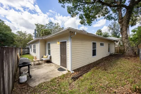 Your UF Getaway: 1 Block from Campus & Stadium - 4 BD Haven