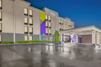 Spark by Hilton Clarks Summit - parking