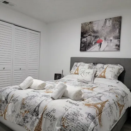 Bright-Lovely 2 Bed 1 Bath,15 Minutes From Beach