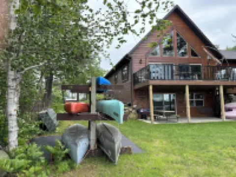 Newer, Fully Stocked Lake House @ Lake Mohawksin.