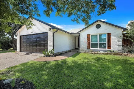 LakeHouse, Private Pool, Hot Tub/Spa, Putting Green, LakeView, Firepit and More! Отели в г. Колони