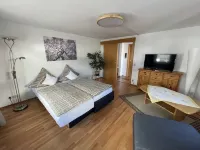 Gemütliche Ferienwohnung Direkt am Fahrrad- Wanderweg / 2 Gehminuten vom Badesee Hotels near Heimatmuseum Ebermannstadt