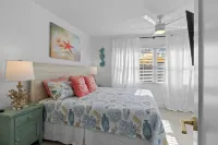 Close to beach, private heated pool, bikes, beach chairs & more!