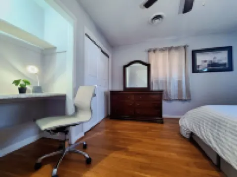 Cozy 2-bedroom apartment with WiFi, AC, walk to UK Campus/Hospital, near St. Joe Hotels in 