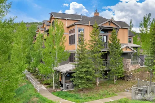 Remodeled Granby Ranch Condo - 20 Miles to Rmnp w/ Hot Tub & Firepit