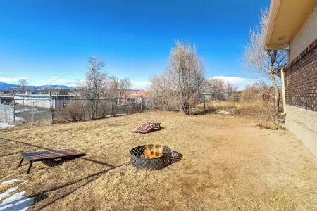 180° Mountain Range Views and Centrally Located