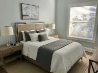 Waterfront 4/3 Townhouse with Pool, Steps to the #1 Beach 샌드 케이 공원 주변 호텔