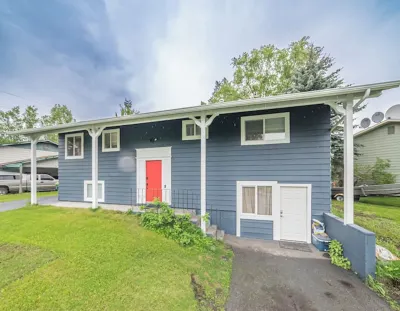 Newly remodeled home in Anchorage U-Med District Hotels near Flattop Mountain