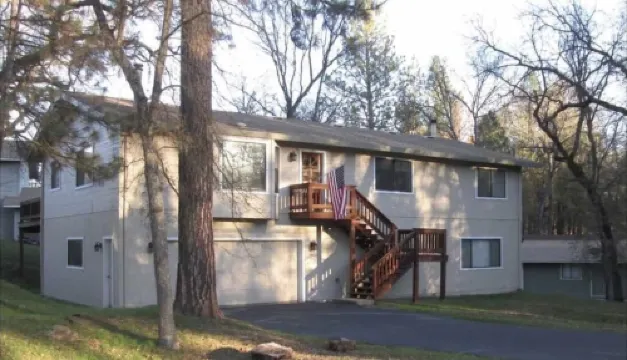 The Club House @ Pine Mountain Lake/ Yosemite 格羅夫蘭酒店