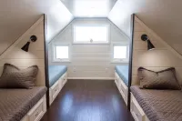 Private Farmhouse - Enjoy 36 Acres to Relax, Unwind & Enjoy the outdoors. Hotels in Pleasant Hill Township