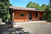 Beautiful secluded cottage with gated privacy.