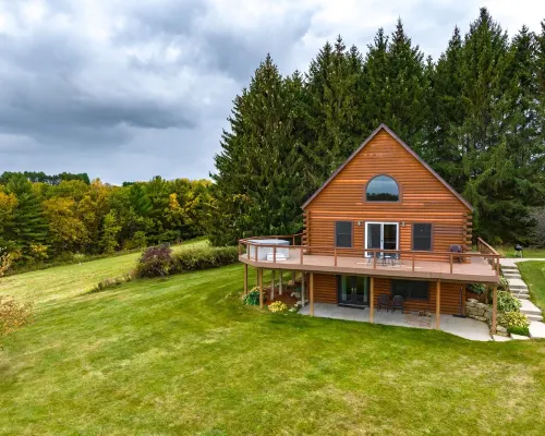 Escape to The Pines, the perfect destination for romance, seclusion & relaxation Hotels in Freeman