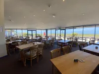 Delightful 2-Bed Holiday Home On The Welsh Coast