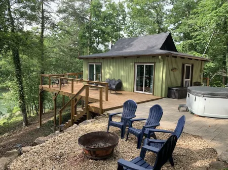 Lakefront Pet friendly with Hot Tub & Private Dock