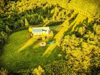 Tiny, charming mountaintop cottage with large firepit, deck and amazing views