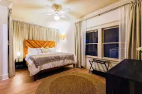 Boho Vibe House with Pool near Hollywood 鄰近Trader Joe's的酒店