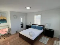 Relax with family or friends to this elegant apartment in the heart of Waltham Hotels in Waltham