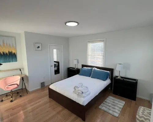 Relax with family or friends to this elegant apartment in the heart of Waltham Hotels in Waltham