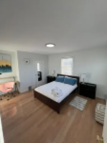 Relax with family or friends to this elegant apartment in the heart of Waltham