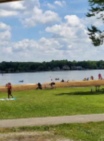 Sunset cottage complete w/large deck, fire pit and mins away from public beach
