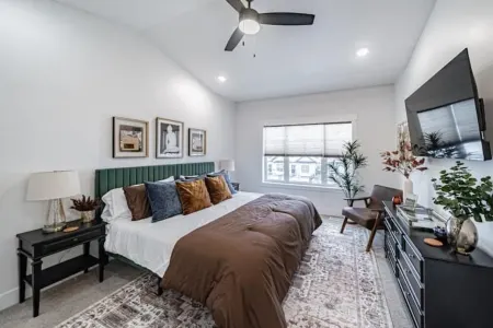 NEW Near Downtown+River+Airport Отели рядом с достопримечательностью «Мелалейка Филд»