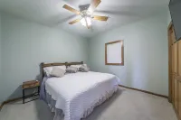 Breathtaking Lakeview  GUEST Home in Diamond Bluff