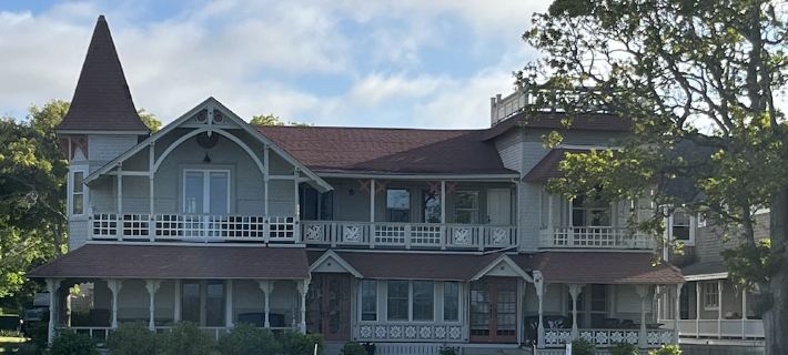 Heart of Oak Bluffs, No Car Needed! Ocean Views, Walk to Everywhere! Hotels in Oak Bluffs