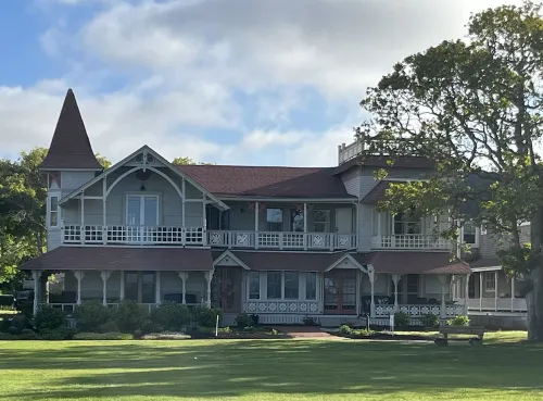 Heart of Oak Bluffs, No Car Needed! Ocean Views, Walk to Everywhere! Hôtels à : Oak Bluffs