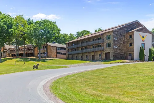 Summer Special! Indian Lake Chalet w/ Dock & Golf – Relax & Unwind