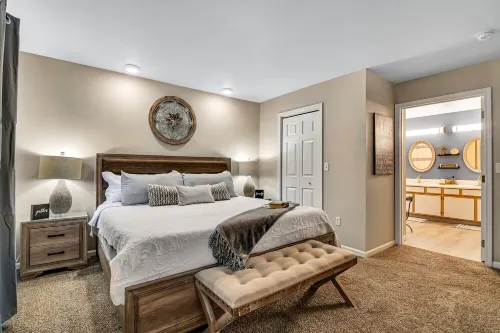 2 Bd GROUND FLOOR, Pointe Royale Golf, INDOOR POOL,  and Lake Taneycomo fishing