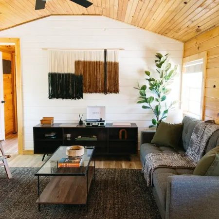 Cozy Dumplin' RRG - Warm & Modern Stay in RRG/Auxier