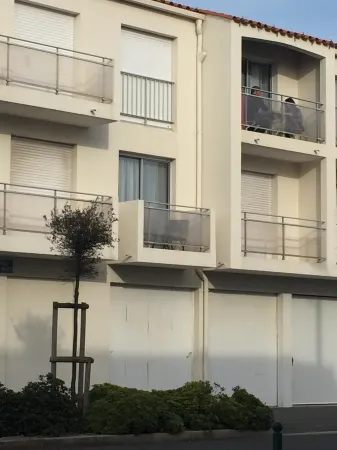 The Sables d'Olonne Footbridge Отели рядом с достопримечательностью «Quartier de l'Ile de Penotte»