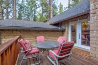 Cozy 4 bedroom Cabin with Hot Tub and BLS & Sequoia Woods access