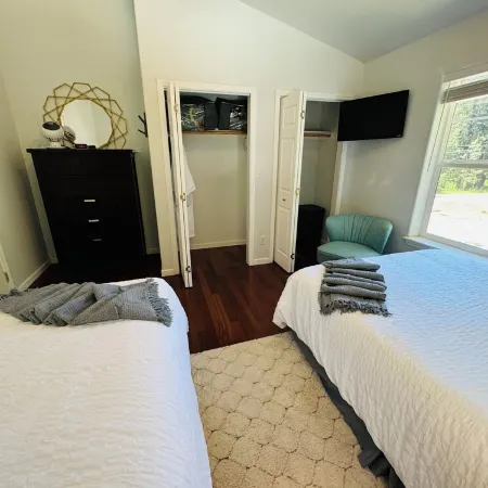 Private Lake • Hot Tub • BBQ • AC • Gen • Modern Comforts!