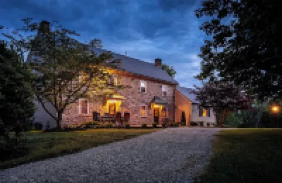 The Stone House Between the Streams