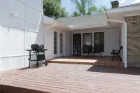 Lake view, Spacious 5 bedrooms, big lot, sleep 18