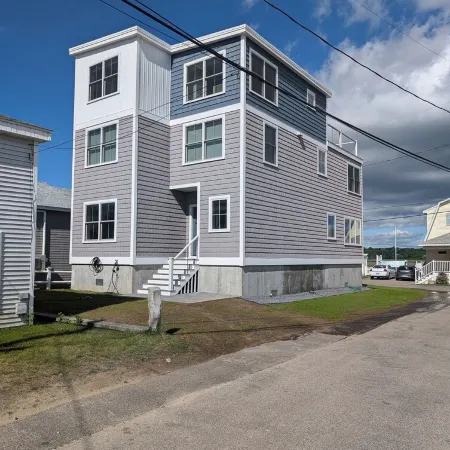 Spacious 6 BR, 4.5BA with water views across street from beautiful Wells Beach