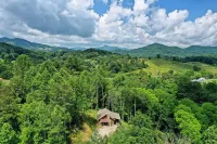 Cedar Cliff Cabin at Rivers Edge Rentals. Luxurious reclaimed 125 year old cabin