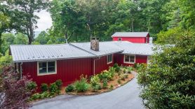 The Red House: Panoramic Views and Walk to Town