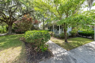 Sandfly home with cottage and pool, close to downtown and Tybee Hotels near Butterbean Beach