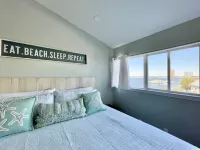 Waterfront- Walk to the Beach- Private Balcony- Sleeps 2