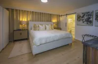 Hidden Gem in Fort Lauderdale area! Beautiful 3 BDR/2 BATH centrally located!