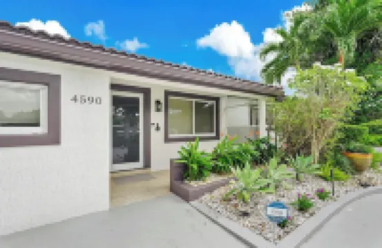 Newly Renovated Beach Area Villa Cabana with Heated Pool