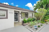 Newly Remodeled Beach Area Villa Cabana with Heated Pool