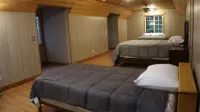 Spacious getaway nestled between two beautiful lakes!