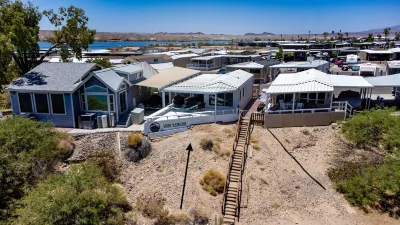 Waterfront Lakehouse! Amazing Views, Pet Friendly, Lake Havasu City