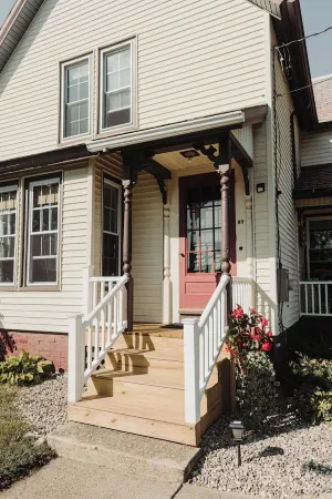 Lovely 2nd Floor Apartment
